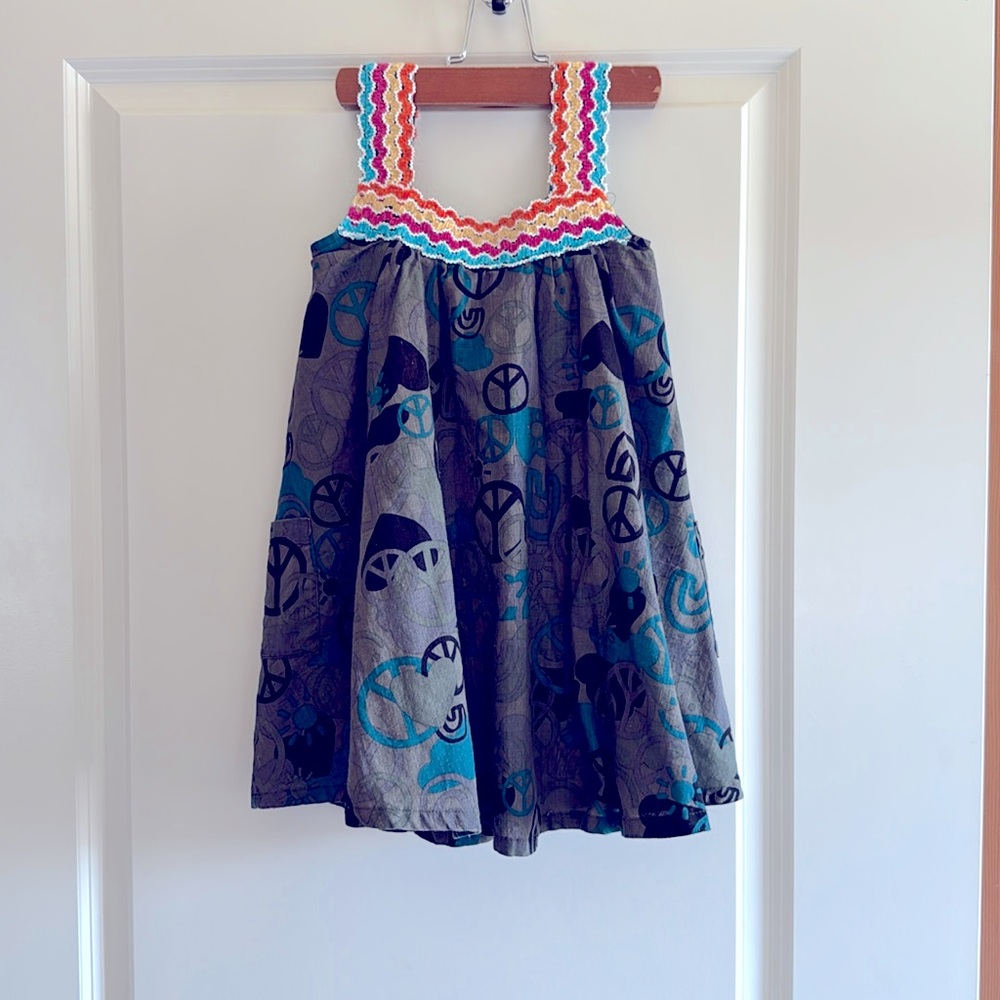🌸 Stylish Girl’s Dress 5-6Y – Boho Retro Peace Sign Print, Lightweight & Trendy